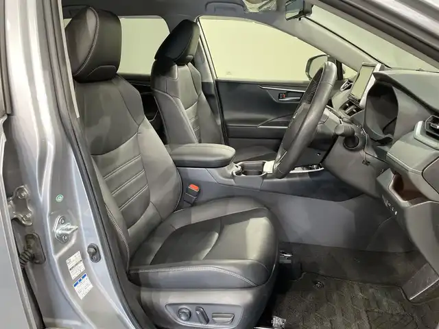 トヨタ ＲＡＶ４ ハイブリッドG 愛知県 2019(令1)年 3.5万km シルバーメタリック 純正９インチナビ/衝突軽減ブレーキ/レーントレーシングアシスト/ブラインドスポットモニター/クリアランスソナー/先行車発進告知/レーダークルーズコントロール/パワーバックドア/シートヒーター/シートメモリー/ビルトインＥＴＣ２．０/バックカメラ/ハンドルヒーター/ドライブレコーダー/デジタルインナーミラー/純正フロアマット/オートハイビーム