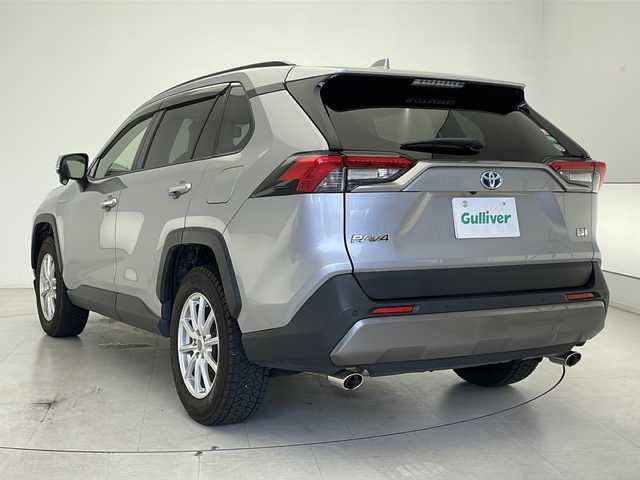 トヨタ ＲＡＶ４ ハイブリッドG 千葉県 2019(令1)年 3.5万km シルバーメタリック 衝突被害軽減システム/レーンキープアシスト/ブラインドスポットモニター/レーダークルーズコントロール/デジタルインナーミラー/純正9インチSDナビ（NSZT-Y68T）/　（Bluetooth/CD/フルセグTV）/バックカメラ/純正ビルトインETC2.0/ドライブレコーダー（前方のみ）/アイドリングストップ/MTモード付AT/100V充電/パワーステアリング/ステアリングヒーター/パワーシート（D席）/シートヒーター（D/N席）/純正フロアマット/電格ミラー/純正サイドバイザー/オートハイビーム/LEDヘッドライト/フォグランプ/社外17インチアルミホイール