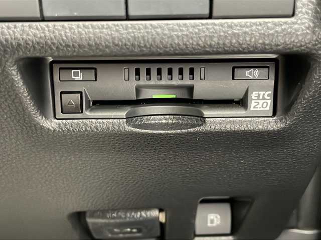 トヨタ ＲＡＶ４ ハイブリッドG 千葉県 2019(令1)年 3.5万km シルバーメタリック 衝突被害軽減システム/レーンキープアシスト/ブラインドスポットモニター/レーダークルーズコントロール/デジタルインナーミラー/純正9インチSDナビ（NSZT-Y68T）/　（Bluetooth/CD/フルセグTV）/バックカメラ/純正ビルトインETC2.0/ドライブレコーダー（前方のみ）/アイドリングストップ/MTモード付AT/100V充電/パワーステアリング/ステアリングヒーター/パワーシート（D席）/シートヒーター（D/N席）/純正フロアマット/電格ミラー/純正サイドバイザー/オートハイビーム/LEDヘッドライト/フォグランプ/社外17インチアルミホイール
