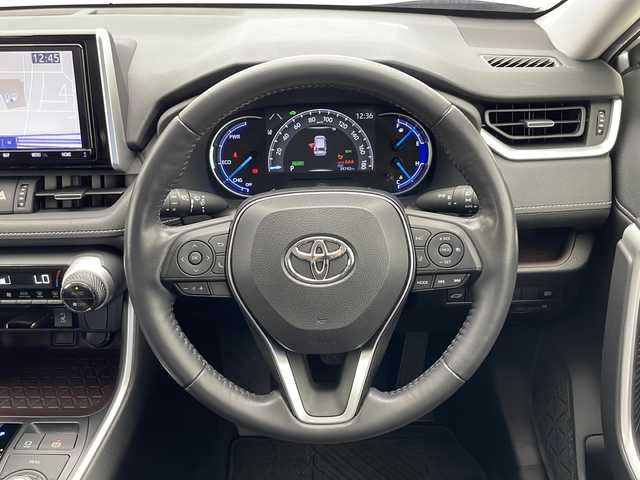 トヨタ ＲＡＶ４ ハイブリッドG 千葉県 2019(令1)年 3.5万km シルバーメタリック 衝突被害軽減システム/レーンキープアシスト/ブラインドスポットモニター/レーダークルーズコントロール/デジタルインナーミラー/純正9インチSDナビ（NSZT-Y68T）/　（Bluetooth/CD/フルセグTV）/バックカメラ/純正ビルトインETC2.0/ドライブレコーダー（前方のみ）/アイドリングストップ/MTモード付AT/100V充電/パワーステアリング/ステアリングヒーター/パワーシート（D席）/シートヒーター（D/N席）/純正フロアマット/電格ミラー/純正サイドバイザー/オートハイビーム/LEDヘッドライト/フォグランプ/社外17インチアルミホイール