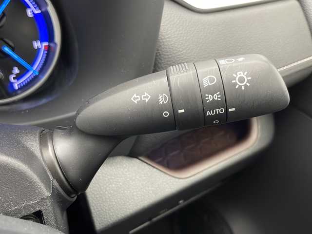 トヨタ ＲＡＶ４ ハイブリッドG 千葉県 2019(令1)年 3.5万km シルバーメタリック 衝突被害軽減システム/レーンキープアシスト/ブラインドスポットモニター/レーダークルーズコントロール/デジタルインナーミラー/純正9インチSDナビ（NSZT-Y68T）/　（Bluetooth/CD/フルセグTV）/バックカメラ/純正ビルトインETC2.0/ドライブレコーダー（前方のみ）/アイドリングストップ/MTモード付AT/100V充電/パワーステアリング/ステアリングヒーター/パワーシート（D席）/シートヒーター（D/N席）/純正フロアマット/電格ミラー/純正サイドバイザー/オートハイビーム/LEDヘッドライト/フォグランプ/社外17インチアルミホイール