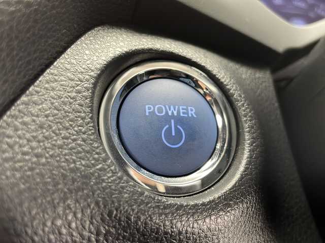 トヨタ ＲＡＶ４ ハイブリッドG 千葉県 2019(令1)年 3.5万km シルバーメタリック 衝突被害軽減システム/レーンキープアシスト/ブラインドスポットモニター/レーダークルーズコントロール/デジタルインナーミラー/純正9インチSDナビ（NSZT-Y68T）/　（Bluetooth/CD/フルセグTV）/バックカメラ/純正ビルトインETC2.0/ドライブレコーダー（前方のみ）/アイドリングストップ/MTモード付AT/100V充電/パワーステアリング/ステアリングヒーター/パワーシート（D席）/シートヒーター（D/N席）/純正フロアマット/電格ミラー/純正サイドバイザー/オートハイビーム/LEDヘッドライト/フォグランプ/社外17インチアルミホイール