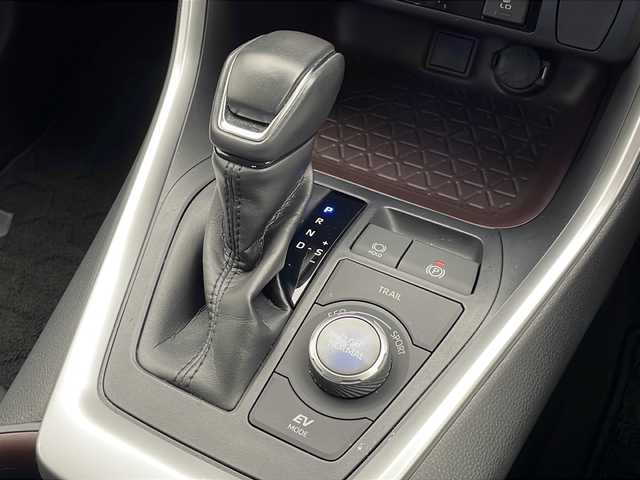 トヨタ ＲＡＶ４ ハイブリッドG 千葉県 2019(令1)年 3.5万km シルバーメタリック 衝突被害軽減システム/レーンキープアシスト/ブラインドスポットモニター/レーダークルーズコントロール/デジタルインナーミラー/純正9インチSDナビ（NSZT-Y68T）/　（Bluetooth/CD/フルセグTV）/バックカメラ/純正ビルトインETC2.0/ドライブレコーダー（前方のみ）/アイドリングストップ/MTモード付AT/100V充電/パワーステアリング/ステアリングヒーター/パワーシート（D席）/シートヒーター（D/N席）/純正フロアマット/電格ミラー/純正サイドバイザー/オートハイビーム/LEDヘッドライト/フォグランプ/社外17インチアルミホイール