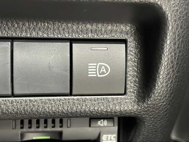 トヨタ ＲＡＶ４ ハイブリッドG 千葉県 2019(令1)年 3.5万km シルバーメタリック 衝突被害軽減システム/レーンキープアシスト/ブラインドスポットモニター/レーダークルーズコントロール/デジタルインナーミラー/純正9インチSDナビ（NSZT-Y68T）/　（Bluetooth/CD/フルセグTV）/バックカメラ/純正ビルトインETC2.0/ドライブレコーダー（前方のみ）/アイドリングストップ/MTモード付AT/100V充電/パワーステアリング/ステアリングヒーター/パワーシート（D席）/シートヒーター（D/N席）/純正フロアマット/電格ミラー/純正サイドバイザー/オートハイビーム/LEDヘッドライト/フォグランプ/社外17インチアルミホイール