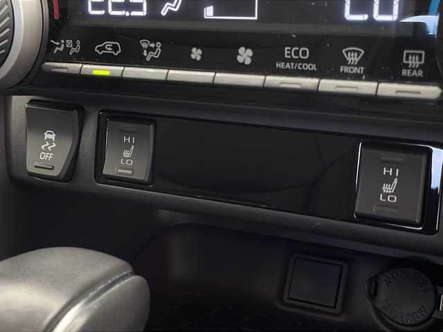 トヨタ ＲＡＶ４ ハイブリッドG 千葉県 2019(令1)年 3.5万km シルバーメタリック 衝突被害軽減システム/レーンキープアシスト/ブラインドスポットモニター/レーダークルーズコントロール/デジタルインナーミラー/純正9インチSDナビ（NSZT-Y68T）/　（Bluetooth/CD/フルセグTV）/バックカメラ/純正ビルトインETC2.0/ドライブレコーダー（前方のみ）/アイドリングストップ/MTモード付AT/100V充電/パワーステアリング/ステアリングヒーター/パワーシート（D席）/シートヒーター（D/N席）/純正フロアマット/電格ミラー/純正サイドバイザー/オートハイビーム/LEDヘッドライト/フォグランプ/社外17インチアルミホイール