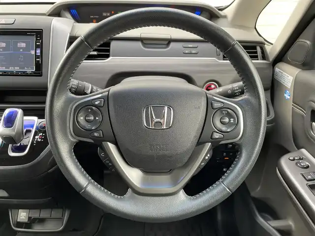 ホンダ フリード ハイブリット EX 福岡県 2017(平29)年 4万km クリスタルブラックパール 純正7型SDナビ(フルセグTV/CD/DVD/BT)バックカメラクルコン両側パワスラETCドラレコ純正フロアマット純正LED純正アルミホイールスマートキープッシュスタート