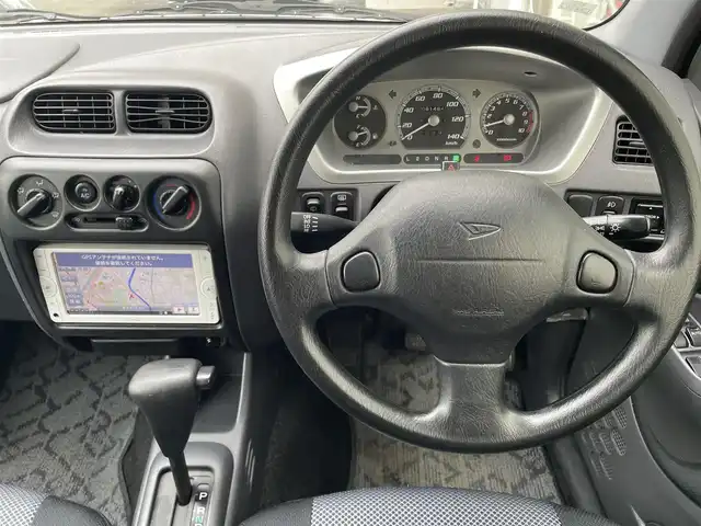 ダイハツ テリオス キッド カスタム メモリアルED 大阪府 2001(平13)年 6.2万km シルバーメタリック キーレス/電動格納ミラー/ナビ（NSCP-W62)/GPSアンテナ、TVアンテナなし/CD/SD/Bluetooth対応/純正フロアマット/ドアバイザー/フロントフォグライト/純正エアロ（F/S/R/Rスポイラー）/背面タイヤ/純正15インチAW/メッキドアミラー/メッキドアノブ/取扱説明書/保証書