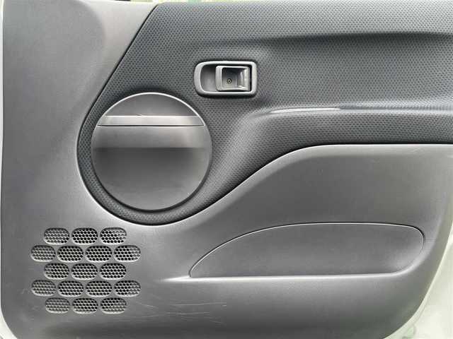 ダイハツ テリオス キッド カスタム メモリアルED 大阪府 2001(平13)年 6.2万km シルバーメタリック キーレス/電動格納ミラー/ナビ（NSCP-W62)/GPSアンテナ、TVアンテナなし/CD/SD/Bluetooth対応/純正フロアマット/ドアバイザー/フロントフォグライト/純正エアロ（F/S/R/Rスポイラー）/背面タイヤ/純正15インチAW/メッキドアミラー/メッキドアノブ/取扱説明書/保証書