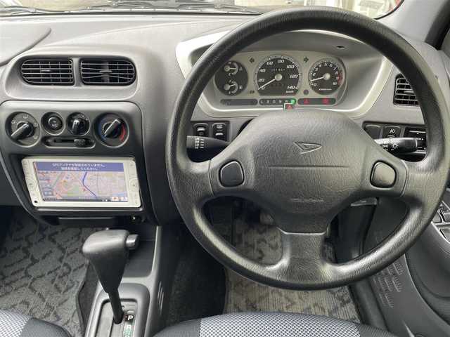 ダイハツ テリオス キッド カスタム メモリアルED 大阪府 2001(平13)年 6.2万km シルバーメタリック キーレス/電動格納ミラー/ナビ（NSCP-W62)/GPSアンテナ、TVアンテナなし/CD/SD/Bluetooth対応/純正フロアマット/ドアバイザー/フロントフォグライト/純正エアロ（F/S/R/Rスポイラー）/背面タイヤ/純正15インチAW/メッキドアミラー/メッキドアノブ/取扱説明書/保証書