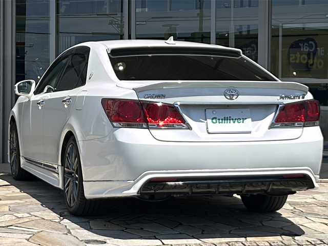 トヨタ クラウン アスリート S 静岡県 2013(平25)年 6.4万km ホワイトパールクリスタルシャイン 純正メーカーナビ/・AM/・FM/・DISC/・HDD/・USB/・Bluetooth/・フルセグＴＶ/主要装備/・バックカメラ/・リアスポイラー/・ＥＴＣ/・クルーズコントロール/・ＨＩＤヘッドライト/・オートライト/・フォグランプ/・横滑り防止装置/・サイドカーテンエアバッグ/・運転席＋助手席パワーシート/・ＭＴモード付ＡＴ/・１８インチ純正ＡＷ/・純正フロアマット/・パワーウィンドウ(全席オート)