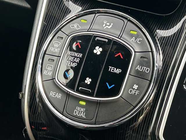 トヨタ エスクァイア Gi ブラックテーラード 福岡県 2016(平28)年 5.2万km ホワイトパールクリスタルシャイン 純正10型SDナビ（フルセグTV/CD/DVD/BT）バックモニターダブルサンルーフトヨタセーフティーセンスクルコンETCモデリスタ両側パワスラ純正フロアマットスマートキープッシュスタート