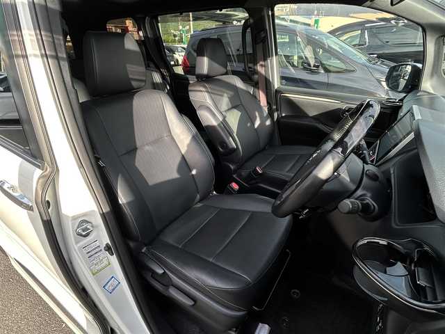 トヨタ エスクァイア Gi ブラックテーラード 福岡県 2016(平28)年 5.2万km ホワイトパールクリスタルシャイン 純正10型SDナビ（フルセグTV/CD/DVD/BT）バックモニターダブルサンルーフトヨタセーフティーセンスクルコンETCモデリスタ両側パワスラ純正フロアマットスマートキープッシュスタート