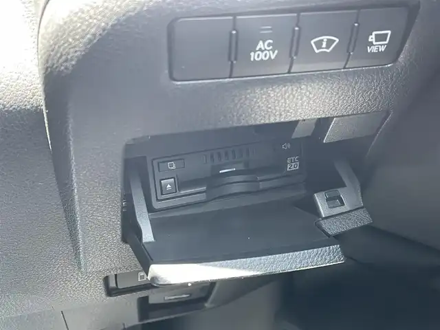 レクサス ＥＳ 300h バージョンL 千葉県 2019(令1)年 8.4万km ソニッククォーツ ムーンルーフ/ブラックレザーシート/純正12.3インチSDナビ/・CD/DVD/MSV/Bluetooth/フルセグTV/パノラミックビューカメラ/デジタルアウターミラー/デジタルインナーミラー/レクサスセーフティシステム＋/・レーダークルーズコントロール/・プリクラッシュセーフティ/・レーンキープアシスト/・パーキングサポートブレーキ/・オートマチックハイビーム/・ブラインドスポットモニター/全席シートヒーター/前席シートベンチレーション/前席パワーシート/前後コーナーセンサー/パワートランクリッド/AC100V1500W電源/LEDヘッドランプ/オートライト/純正18インチアルミホイール/ウッドコンビステアリング/ヘッドアップディスプレイ/ステアリングヒーター/パドルシフト/左右独立オートエアコン/スマートエントリー/ビルトインETC2.0/純正ドライブレコーダー/サイド＆カーテンエアバッグ