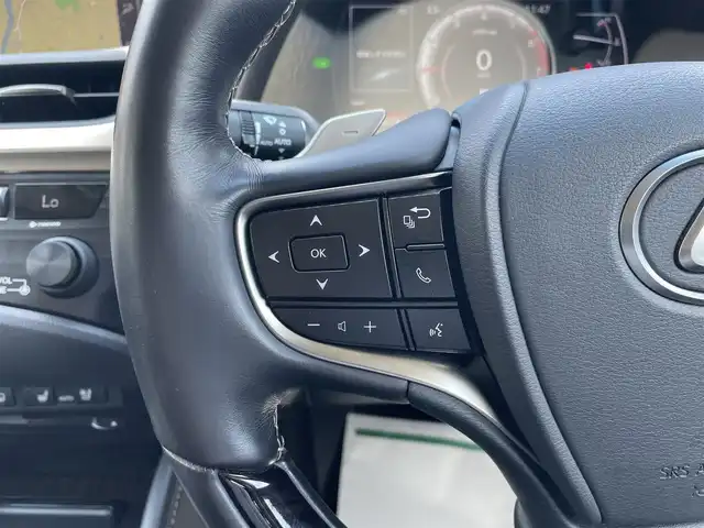 レクサス ＥＳ 300h バージョンL 千葉県 2019(令1)年 8.4万km ソニッククォーツ ムーンルーフ/ブラックレザーシート/純正12.3インチSDナビ/・CD/DVD/MSV/Bluetooth/フルセグTV/パノラミックビューカメラ/デジタルアウターミラー/デジタルインナーミラー/レクサスセーフティシステム＋/・レーダークルーズコントロール/・プリクラッシュセーフティ/・レーンキープアシスト/・パーキングサポートブレーキ/・オートマチックハイビーム/・ブラインドスポットモニター/全席シートヒーター/前席シートベンチレーション/前席パワーシート/前後コーナーセンサー/パワートランクリッド/AC100V1500W電源/LEDヘッドランプ/オートライト/純正18インチアルミホイール/ウッドコンビステアリング/ヘッドアップディスプレイ/ステアリングヒーター/パドルシフト/左右独立オートエアコン/スマートエントリー/ビルトインETC2.0/純正ドライブレコーダー/サイド＆カーテンエアバッグ
