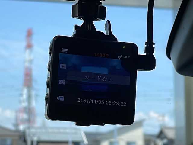 トヨタ アクア S スタイルブラック 岐阜県 2017(平29)年 6.8万km ライムホワイトパールクリスタルシャイン プリクラッシュセーフティー/レーンディパーチャアラート/トヨタセーフティーセンス/純正ナビ/フルセグTV/CD/Bluetooths接続/バックカメラ/ビルトインETC/社外ドライブレコーダー/オートライト/オートマチックハイビーム/ステアリングリモコン/プッシュスタート/スマートキー/純正ホイールキャップ/電格ミラー
