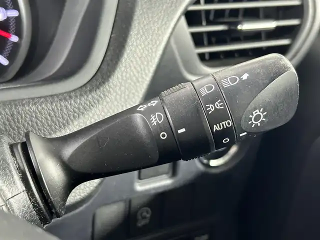 トヨタ ヴォクシー ZS 煌 佐賀県 2015(平27)年 7.3万km ホワイトパールクリスタルシャイン 社外7型ナビ/Bluetooth/CD/DVD/フルセグTV/フリップダウンモニター/バックカメラ/オートライト/横滑り防止/両側電動スライドドア/LEDヘッドライト/フォグランプ/ETC/ドアバイザー/純正16インチアルミホイール/スマートキー/プッシュスタート/リアサンシェード