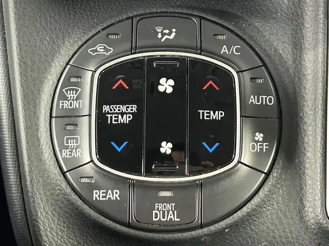 トヨタ ヴォクシー ZS 煌 佐賀県 2015(平27)年 7.3万km ホワイトパールクリスタルシャイン 社外7型ナビ/Bluetooth/CD/DVD/フルセグTV/フリップダウンモニター/バックカメラ/オートライト/横滑り防止/両側電動スライドドア/LEDヘッドライト/フォグランプ/ETC/ドアバイザー/純正16インチアルミホイール/スマートキー/プッシュスタート/リアサンシェード