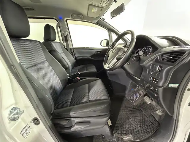 トヨタ ヴォクシー ZS 煌 佐賀県 2015(平27)年 7.3万km ホワイトパールクリスタルシャイン 社外7型ナビ/Bluetooth/CD/DVD/フルセグTV/フリップダウンモニター/バックカメラ/オートライト/横滑り防止/両側電動スライドドア/LEDヘッドライト/フォグランプ/ETC/ドアバイザー/純正16インチアルミホイール/スマートキー/プッシュスタート/リアサンシェード