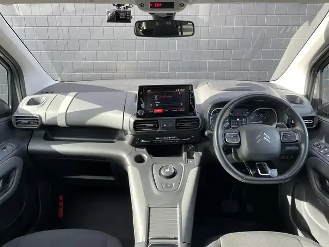 シトロエン ベルランゴ シャイン 三重県 2021(令3)年 3.2万km サーブル ワンオーナー車/マルチパノラマルーフ/純正ディスプレイオーディオ/カープレイ・アンドロイドオート/クルーズコントロール/BSM/LKA/スマートキー/ドライブレコーダー/インテリジェントハイビーム/バックカメラ　/ETC/純正16インチアルミ
