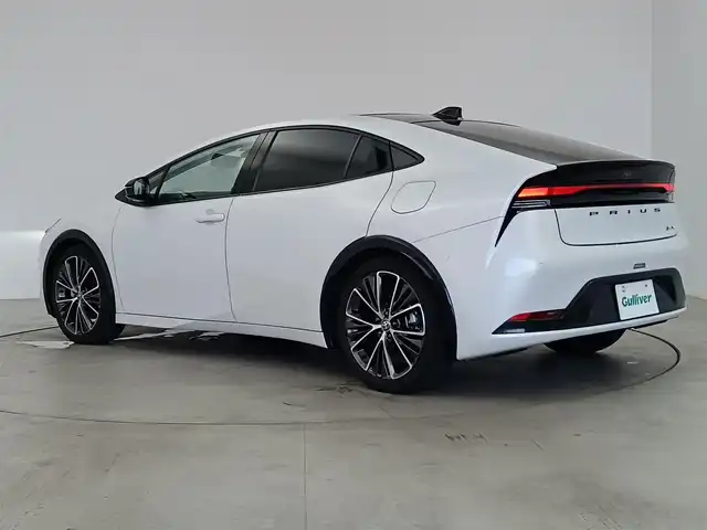 トヨタ プリウス Z 愛知県 2023(令5)年 2.8万km プラチナホワイトパールマイカ パノラマルーフ/トヨタチームメイト/トヨタセーフティ/純正ナビ/（Bluetooth/フルセグTV/Apple CarPlay）/全方位カメラ/ブラインドスポットモニター/ETC2.0/パワーシート/シートヒーター/シートクーラー/ステアリングヒーター/純正フロアマット/純正LEDライト/電動リアゲード/純正AW/電動格納ミラー