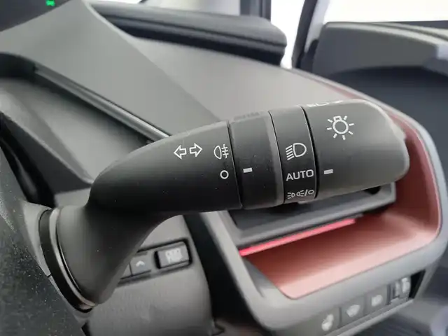 トヨタ プリウス Z 愛知県 2023(令5)年 2.8万km プラチナホワイトパールマイカ パノラマルーフ/トヨタチームメイト/トヨタセーフティ/純正ナビ/（Bluetooth/フルセグTV/Apple CarPlay）/全方位カメラ/ブラインドスポットモニター/ETC2.0/パワーシート/シートヒーター/シートクーラー/ステアリングヒーター/純正フロアマット/純正LEDライト/電動リアゲード/純正AW/電動格納ミラー