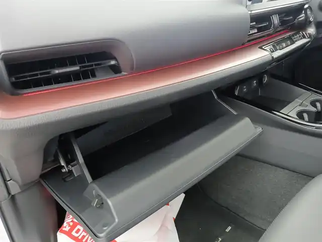 トヨタ プリウス Z 愛知県 2023(令5)年 2.8万km プラチナホワイトパールマイカ パノラマルーフ/トヨタチームメイト/トヨタセーフティ/純正ナビ/（Bluetooth/フルセグTV/Apple CarPlay）/全方位カメラ/ブラインドスポットモニター/ETC2.0/パワーシート/シートヒーター/シートクーラー/ステアリングヒーター/純正フロアマット/純正LEDライト/電動リアゲード/純正AW/電動格納ミラー