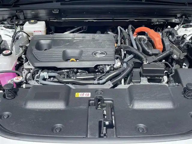 レクサス ＮＸ 350h バージョンL 滋賀県 2023(令5)年 2.5万km ソニッククォーツ サンルーフ/マークレビンソン/純正ナビ/（AM/FM/ミラキャスト/フルセグ/USB/Bluetooth）/赤革シート/運転席・助手席シートヒーター/運転席・助手席ベンチレーション/運転席メモリー付きパワーシート/電子パーキングブレーキ/ブレーキホールド/デジタルインナーミラー/パワーバックドア/全周囲・バックカメラ/ETC/プリクラッシュブレーキアシスト/横滑り防止装置/レーンキープアシスト/車線逸脱抑制/レーダークルーズコントロール/ブラインドスポットモニター/ヘッドアップディスプレイ/革巻きステアリング/ステアリングスイッチ/電動格納ミラー/ミラーヒーター/オートライト/オートハイビーム/LEDヘッドライト/テレビキャンセラー/プッシュスタート/スマートキー/純正ドアバイザー/純正フロアマット/ノーマル/エコ/スポーツ/モード切替