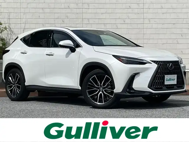 レクサス ＮＸ 350h バージョンL 滋賀県 2023(令5)年 2.5万km ソニッククォーツ サンルーフ/マークレビンソン/純正ナビ/（AM/FM/ミラキャスト/フルセグ/USB/Bluetooth）/赤革シート/運転席・助手席シートヒーター/運転席・助手席ベンチレーション/運転席メモリー付きパワーシート/電子パーキングブレーキ/ブレーキホールド/デジタルインナーミラー/パワーバックドア/全周囲・バックカメラ/ETC/プリクラッシュブレーキアシスト/横滑り防止装置/レーンキープアシスト/車線逸脱抑制/レーダークルーズコントロール/ブラインドスポットモニター/ヘッドアップディスプレイ/革巻きステアリング/ステアリングスイッチ/電動格納ミラー/ミラーヒーター/オートライト/オートハイビーム/LEDヘッドライト/テレビキャンセラー/プッシュスタート/スマートキー/純正ドアバイザー/純正フロアマット/ノーマル/エコ/スポーツ/モード切替