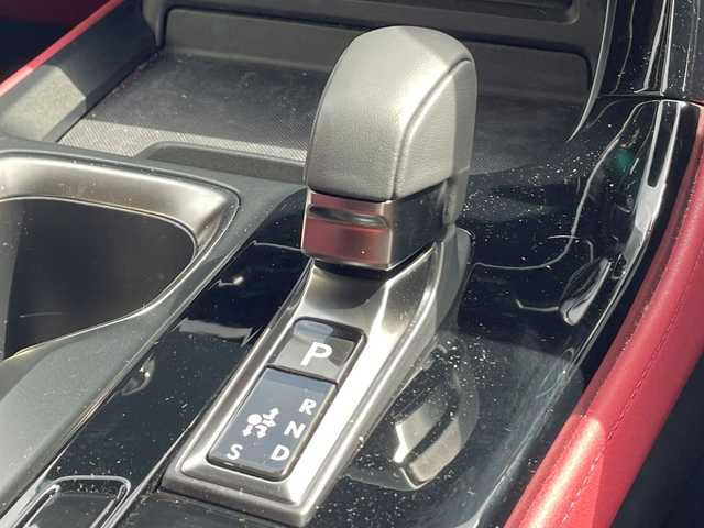 レクサス ＮＸ 350h バージョンL 滋賀県 2023(令5)年 2.5万km ソニッククォーツ サンルーフ/マークレビンソン/純正ナビ/（AM/FM/ミラキャスト/フルセグ/USB/Bluetooth）/赤革シート/運転席・助手席シートヒーター/運転席・助手席ベンチレーション/運転席メモリー付きパワーシート/電子パーキングブレーキ/ブレーキホールド/デジタルインナーミラー/パワーバックドア/全周囲・バックカメラ/ETC/プリクラッシュブレーキアシスト/横滑り防止装置/レーンキープアシスト/車線逸脱抑制/レーダークルーズコントロール/ブラインドスポットモニター/ヘッドアップディスプレイ/革巻きステアリング/ステアリングスイッチ/電動格納ミラー/ミラーヒーター/オートライト/オートハイビーム/LEDヘッドライト/テレビキャンセラー/プッシュスタート/スマートキー/純正ドアバイザー/純正フロアマット/ノーマル/エコ/スポーツ/モード切替