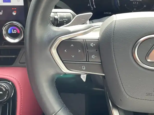 レクサス ＮＸ 350h バージョンL 滋賀県 2023(令5)年 2.5万km ソニッククォーツ サンルーフ/マークレビンソン/純正ナビ/（AM/FM/ミラキャスト/フルセグ/USB/Bluetooth）/赤革シート/運転席・助手席シートヒーター/運転席・助手席ベンチレーション/運転席メモリー付きパワーシート/電子パーキングブレーキ/ブレーキホールド/デジタルインナーミラー/パワーバックドア/全周囲・バックカメラ/ETC/プリクラッシュブレーキアシスト/横滑り防止装置/レーンキープアシスト/車線逸脱抑制/レーダークルーズコントロール/ブラインドスポットモニター/ヘッドアップディスプレイ/革巻きステアリング/ステアリングスイッチ/電動格納ミラー/ミラーヒーター/オートライト/オートハイビーム/LEDヘッドライト/テレビキャンセラー/プッシュスタート/スマートキー/純正ドアバイザー/純正フロアマット/ノーマル/エコ/スポーツ/モード切替