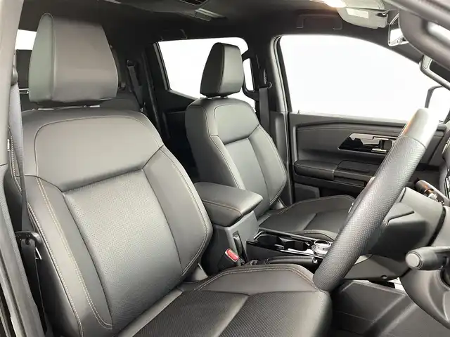 三菱 トライトン GSR 福島県 2024(令6)年 0.6万km ダイヤモンドブラックマイカ ｅ－Ａｓｓｉｓｔ　/・BSM/・標識認識機能/・パーキングセンサー/・レーンキープアシスト/・レーダークルーズコントロール/純正ナビ　/全方位カメラ　/レザーシート　/・パワーシート　/・シートヒーター　/・ステアリングヒーター　/ダウンヒルアシストコントロール　/革巻きステアリング　/・ステアリングスイッチ　/・チルトステアリング/ルーフレール/・サイドステップ/プッシュスタート/・スマートキー/・スペアキー/LEDライト/・オートライト/・フォグライト/純正フロアマット/電動格納ミラー