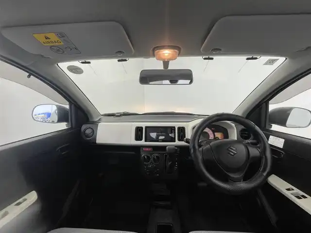 スズキ アルト F 群馬県 2017(平29)年 3.5万km スペリアホワイト 禁煙車　社外ナビ　Ｂｌｕｅｔｏｏｔｈ接続　フルセグ　横滑り防止装置　盗難防止装置　ヘッドライトレベライザー　マニュアルエアコン　純正フロアマット　ドアバイザー　パワーウィンドウ　ＭＴモード付ＡＴ