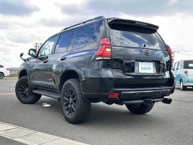 トヨタ ランドクルーザー プラド TX Lパッケージ マットブラED 佐賀県 2023(令5)年 2万km アティチュードブラックマイカ 電動ムーンルーフ/黒革シート/社外センターインフォメーションディスプレイオーディオ/・AM/FM/GoogleMap/YoutubeMusic/バックカメラ/リフトアップ/ヒッチメンバー/前後ドライブレコーダー機能付デジタルインナーミラー/ビルトインETC/DN席パワーシート/シートヒーター/シートベンチレーション/ISOFIX対応/革巻きステアリング/ステアリングリモコン/純正18インチアルミホイール/純正LEDヘッドライト/・オートマチックハイビーム/純正LEDフォグランプ/純正オールシーズンフロアマット/新車保証書/取扱説明書/スペアキー１本/トヨタセーフティセンス/・レーダークルーズコントロール/・レーンディパーチャーアラート/・プリクラッシュセーフティ/・先行車発進お知らせ機能/・クリアランスソナー/・ロードサインアシスト