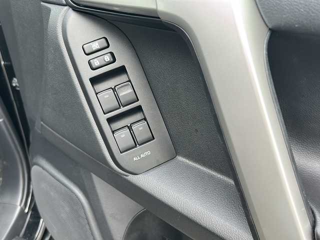 トヨタ ランドクルーザー プラド TX Lパッケージ マットブラED 佐賀県 2023(令5)年 2万km アティチュードブラックマイカ 電動ムーンルーフ/黒革シート/社外センターインフォメーションディスプレイオーディオ/・AM/FM/GoogleMap/YoutubeMusic/バックカメラ/リフトアップ/ヒッチメンバー/前後ドライブレコーダー機能付デジタルインナーミラー/ビルトインETC/DN席パワーシート/シートヒーター/シートベンチレーション/ISOFIX対応/革巻きステアリング/ステアリングリモコン/純正18インチアルミホイール/純正LEDヘッドライト/・オートマチックハイビーム/純正LEDフォグランプ/純正オールシーズンフロアマット/新車保証書/取扱説明書/スペアキー１本/トヨタセーフティセンス/・レーダークルーズコントロール/・レーンディパーチャーアラート/・プリクラッシュセーフティ/・先行車発進お知らせ機能/・クリアランスソナー/・ロードサインアシスト