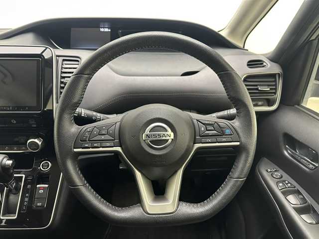 日産 セレナ ハイウェイスター V 兵庫県 2020(令2)年 3.9万km ダイヤモンドブラック ・社外メモリナビ/・アラウンドビューモニター/・前後ドライブレコーダー/・ETC/・両側パワースライドア/・プロパイロット/・エマージェンシーブレーキ/・レーンキープアシスト/・ブラインドスポットモニター/・アクティブクルーズコントロール/・LEDヘッドライト/・LEDフォグランプ/・オートライト/・純正16インチアルミホイール/・コーナーセンサー/・スマートキー/・スペアキー1本/・プッシュスタート