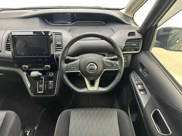 日産 セレナ ハイウェイスター V 兵庫県 2020(令2)年 3.9万km ダイヤモンドブラック ・社外メモリナビ/・アラウンドビューモニター/・前後ドライブレコーダー/・ETC/・両側パワースライドア/・プロパイロット/・エマージェンシーブレーキ/・レーンキープアシスト/・ブラインドスポットモニター/・アクティブクルーズコントロール/・LEDヘッドライト/・LEDフォグランプ/・オートライト/・純正16インチアルミホイール/・コーナーセンサー/・スマートキー/・スペアキー1本/・プッシュスタート