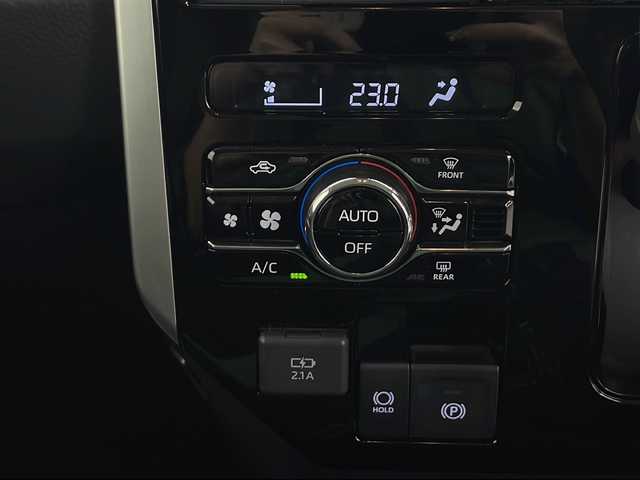 トヨタ ルーミー カスタムG 秋田県 2024(令6)年 1.4万km パールホワイトⅢ 4WD/社外メモリナビ　/フルセグTV/Bluetooth/AM/FM//両側パワースライドドア　/バックカメラ　/寒冷地仕様　/衝突被害軽減システム　/レーダークルーズコントロール　/横滑り防止装置　/LEDヘッドライト　/前後コーナーセンサー　/スペアキー　/ETC/LEDフォグランプ/アイドリングストップ/オートブレーキホールド/スマートキー