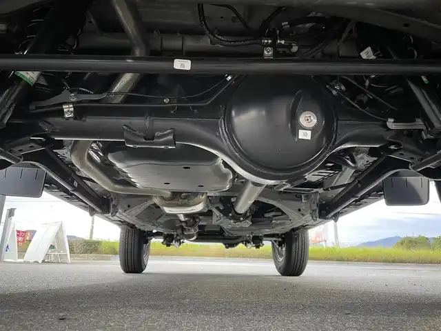 スズキ ジムニー ノマド FC 長野県 2025(令7)年 0.1千km 黒 切替４WDオートマ/ワンオーナー/前席シートヒーター/アイドリングストップ/オートマチックハイビーム/ダウンヒルアシストコントロール/横滑り防止/衝突被害軽減システム/ヘッドライトウォッシャー/クリアランスソナー/クルーズコントロール/純正アルミホイール/取扱説明書/保証書/スペアキー/プッシュスタート/スマートキー