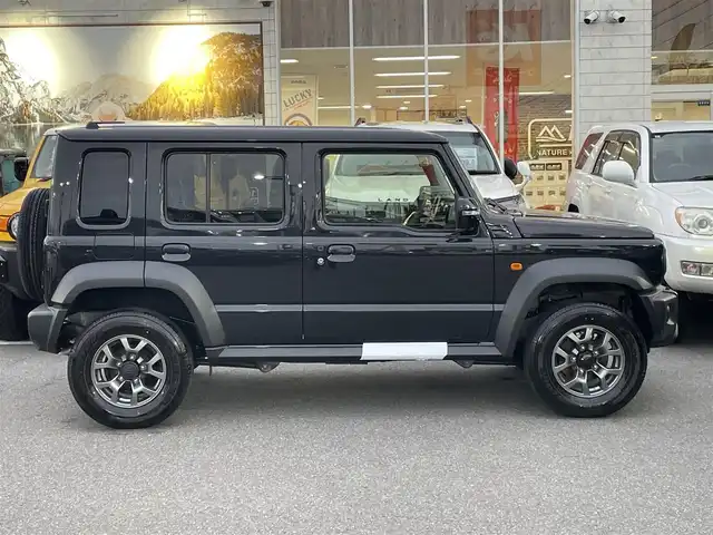 スズキ ジムニー ノマド FC 長野県 2025(令7)年 0.1千km 黒 切替４WDオートマ/ワンオーナー/前席シートヒーター/アイドリングストップ/オートマチックハイビーム/ダウンヒルアシストコントロール/横滑り防止/衝突被害軽減システム/ヘッドライトウォッシャー/クリアランスソナー/クルーズコントロール/純正アルミホイール/取扱説明書/保証書/スペアキー/プッシュスタート/スマートキー