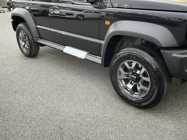 スズキ ジムニー ノマド FC 長野県 2025(令7)年 0.1千km 黒 切替４WDオートマ/ワンオーナー/前席シートヒーター/アイドリングストップ/オートマチックハイビーム/ダウンヒルアシストコントロール/横滑り防止/衝突被害軽減システム/ヘッドライトウォッシャー/クリアランスソナー/クルーズコントロール/純正アルミホイール/取扱説明書/保証書/スペアキー/プッシュスタート/スマートキー