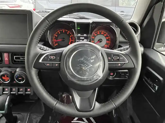 スズキ ジムニー ノマド FC 長野県 2025(令7)年 0.1千km 黒 切替４WDオートマ/ワンオーナー/前席シートヒーター/アイドリングストップ/オートマチックハイビーム/ダウンヒルアシストコントロール/横滑り防止/衝突被害軽減システム/ヘッドライトウォッシャー/クリアランスソナー/クルーズコントロール/純正アルミホイール/取扱説明書/保証書/スペアキー/プッシュスタート/スマートキー