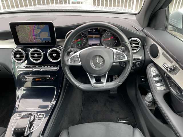 メルセデス・ベンツ ＧＬＣ２５０ 4マチック スポーツ 神奈川県 2016(平28)年 1.9万km イリジウムシルバー ワンオーナー	/純正HDDナビ/・DTV/CD/DVD/MSV/BT		/全方位カメラ/ヘッドアップディスプレィ	/ビルトインETC【DSRC】		/ハーフレザーシート/前席パワーシート（D席メモリー付）		/前席シートヒーター/パワーバックドア/パークトロニック/ルーフレール/純正19インチAW/レーダーセーフティパッケージ	/・ブレーキアシストプラス/・後方衝突警告システム/・アクティブレーンキーピングアシスト/・ディストロニックプラス/アクティブブラインドスポットアシスト/アイドリングストップ/プッシュEgスタート/ストップ/スマートキー×2/オートライト/純正LEDヘッドライト/バックフォグ		/パドルシフト付皮巻きステアリング/ターンランプ付電動格納ドアミラー/純正フロアマット	/取扱説明書　	/新車時保証書
