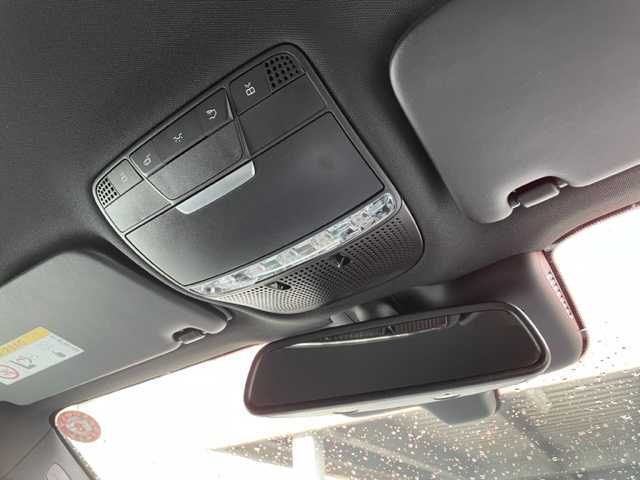 メルセデス・ベンツ ＧＬＣ２５０ 4マチック スポーツ 神奈川県 2016(平28)年 1.9万km イリジウムシルバー ワンオーナー	/純正HDDナビ/・DTV/CD/DVD/MSV/BT		/全方位カメラ/ヘッドアップディスプレィ	/ビルトインETC【DSRC】		/ハーフレザーシート/前席パワーシート（D席メモリー付）		/前席シートヒーター/パワーバックドア/パークトロニック/ルーフレール/純正19インチAW/レーダーセーフティパッケージ	/・ブレーキアシストプラス/・後方衝突警告システム/・アクティブレーンキーピングアシスト/・ディストロニックプラス/アクティブブラインドスポットアシスト/アイドリングストップ/プッシュEgスタート/ストップ/スマートキー×2/オートライト/純正LEDヘッドライト/バックフォグ		/パドルシフト付皮巻きステアリング/ターンランプ付電動格納ドアミラー/純正フロアマット	/取扱説明書　	/新車時保証書