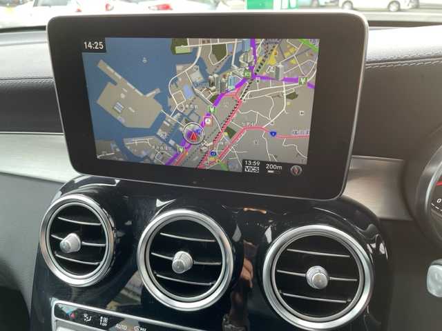 メルセデス・ベンツ ＧＬＣ２５０ 4マチック スポーツ 神奈川県 2016(平28)年 1.9万km イリジウムシルバー ワンオーナー	/純正HDDナビ/・DTV/CD/DVD/MSV/BT		/全方位カメラ/ヘッドアップディスプレィ	/ビルトインETC【DSRC】		/ハーフレザーシート/前席パワーシート（D席メモリー付）		/前席シートヒーター/パワーバックドア/パークトロニック/ルーフレール/純正19インチAW/レーダーセーフティパッケージ	/・ブレーキアシストプラス/・後方衝突警告システム/・アクティブレーンキーピングアシスト/・ディストロニックプラス/アクティブブラインドスポットアシスト/アイドリングストップ/プッシュEgスタート/ストップ/スマートキー×2/オートライト/純正LEDヘッドライト/バックフォグ		/パドルシフト付皮巻きステアリング/ターンランプ付電動格納ドアミラー/純正フロアマット	/取扱説明書　	/新車時保証書