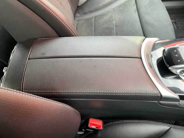 メルセデス・ベンツ ＧＬＣ２５０ 4マチック スポーツ 神奈川県 2016(平28)年 1.9万km イリジウムシルバー ワンオーナー	/純正HDDナビ/・DTV/CD/DVD/MSV/BT		/全方位カメラ/ヘッドアップディスプレィ	/ビルトインETC【DSRC】		/ハーフレザーシート/前席パワーシート（D席メモリー付）		/前席シートヒーター/パワーバックドア/パークトロニック/ルーフレール/純正19インチAW/レーダーセーフティパッケージ	/・ブレーキアシストプラス/・後方衝突警告システム/・アクティブレーンキーピングアシスト/・ディストロニックプラス/アクティブブラインドスポットアシスト/アイドリングストップ/プッシュEgスタート/ストップ/スマートキー×2/オートライト/純正LEDヘッドライト/バックフォグ		/パドルシフト付皮巻きステアリング/ターンランプ付電動格納ドアミラー/純正フロアマット	/取扱説明書　	/新車時保証書