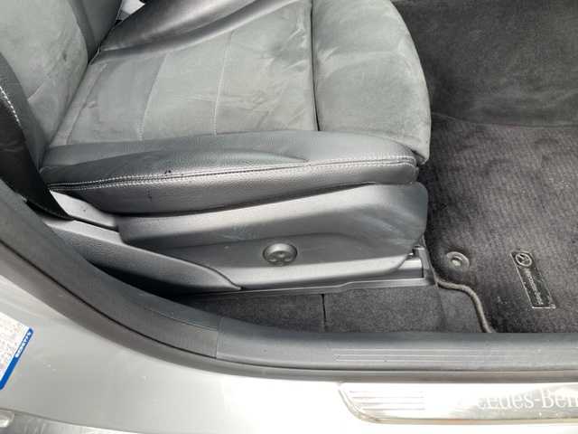 メルセデス・ベンツ ＧＬＣ２５０ 4マチック スポーツ 神奈川県 2016(平28)年 1.9万km イリジウムシルバー ワンオーナー	/純正HDDナビ/・DTV/CD/DVD/MSV/BT		/全方位カメラ/ヘッドアップディスプレィ	/ビルトインETC【DSRC】		/ハーフレザーシート/前席パワーシート（D席メモリー付）		/前席シートヒーター/パワーバックドア/パークトロニック/ルーフレール/純正19インチAW/レーダーセーフティパッケージ	/・ブレーキアシストプラス/・後方衝突警告システム/・アクティブレーンキーピングアシスト/・ディストロニックプラス/アクティブブラインドスポットアシスト/アイドリングストップ/プッシュEgスタート/ストップ/スマートキー×2/オートライト/純正LEDヘッドライト/バックフォグ		/パドルシフト付皮巻きステアリング/ターンランプ付電動格納ドアミラー/純正フロアマット	/取扱説明書　	/新車時保証書