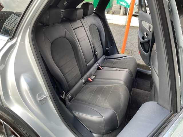 メルセデス・ベンツ ＧＬＣ２５０ 4マチック スポーツ 神奈川県 2016(平28)年 1.9万km イリジウムシルバー ワンオーナー	/純正HDDナビ/・DTV/CD/DVD/MSV/BT		/全方位カメラ/ヘッドアップディスプレィ	/ビルトインETC【DSRC】		/ハーフレザーシート/前席パワーシート（D席メモリー付）		/前席シートヒーター/パワーバックドア/パークトロニック/ルーフレール/純正19インチAW/レーダーセーフティパッケージ	/・ブレーキアシストプラス/・後方衝突警告システム/・アクティブレーンキーピングアシスト/・ディストロニックプラス/アクティブブラインドスポットアシスト/アイドリングストップ/プッシュEgスタート/ストップ/スマートキー×2/オートライト/純正LEDヘッドライト/バックフォグ		/パドルシフト付皮巻きステアリング/ターンランプ付電動格納ドアミラー/純正フロアマット	/取扱説明書　	/新車時保証書