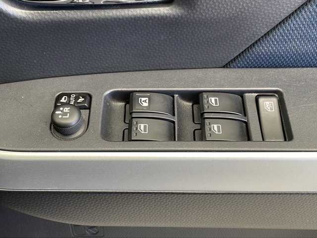 トヨタ ルーミー 千葉県 2021(令3)年 3.5万km パールホワイトⅢ 衝突軽減ブレーキ/レーンキープアシスト/レーダークルーズコントロール/オートマチックハイビーム/純正SDナビ/（フルセグ/Bluetooth/CD/DVD/FM/AM）/バックカメラ/アイドリングストップ/ETC/ドライブレコーダー（前後）/両側パワースライドドア/シートヒーター/LEDヘッドライト/フォグライト/電動格納ミラー/純正フロアマット/純正サイドバイザー/W＋サイド＋カーテンエアバッグ/シートバックテーブル/ロールサンシェード