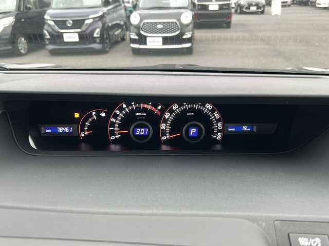 トヨタ ヴォクシー Z 栃木県 2009(平21)年 7.9万km ブラック 社外メモリナビ/品番:AVN-LS01W/Bluetooth/CD/DVD/フルセグTV/バックカメラ/盗難防止装置/ETC/ウィンカーミラー/ドアバイザー/両側パワースライドドア/HIDヘッドライト/フォグランプ/プッシュスタート/スマートキー/純正アルミホイール/純正フロアマット