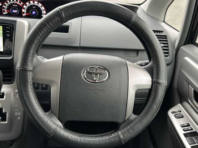 トヨタ ヴォクシー Z 栃木県 2009(平21)年 7.9万km ブラック 社外メモリナビ/品番:AVN-LS01W/Bluetooth/CD/DVD/フルセグTV/バックカメラ/盗難防止装置/ETC/ウィンカーミラー/ドアバイザー/両側パワースライドドア/HIDヘッドライト/フォグランプ/プッシュスタート/スマートキー/純正アルミホイール/純正フロアマット
